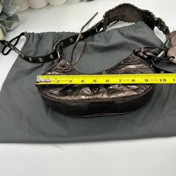 Women’s Balenciaga LE CAGOLE XS metallic leather shoulder bag - Picture 7 of 16